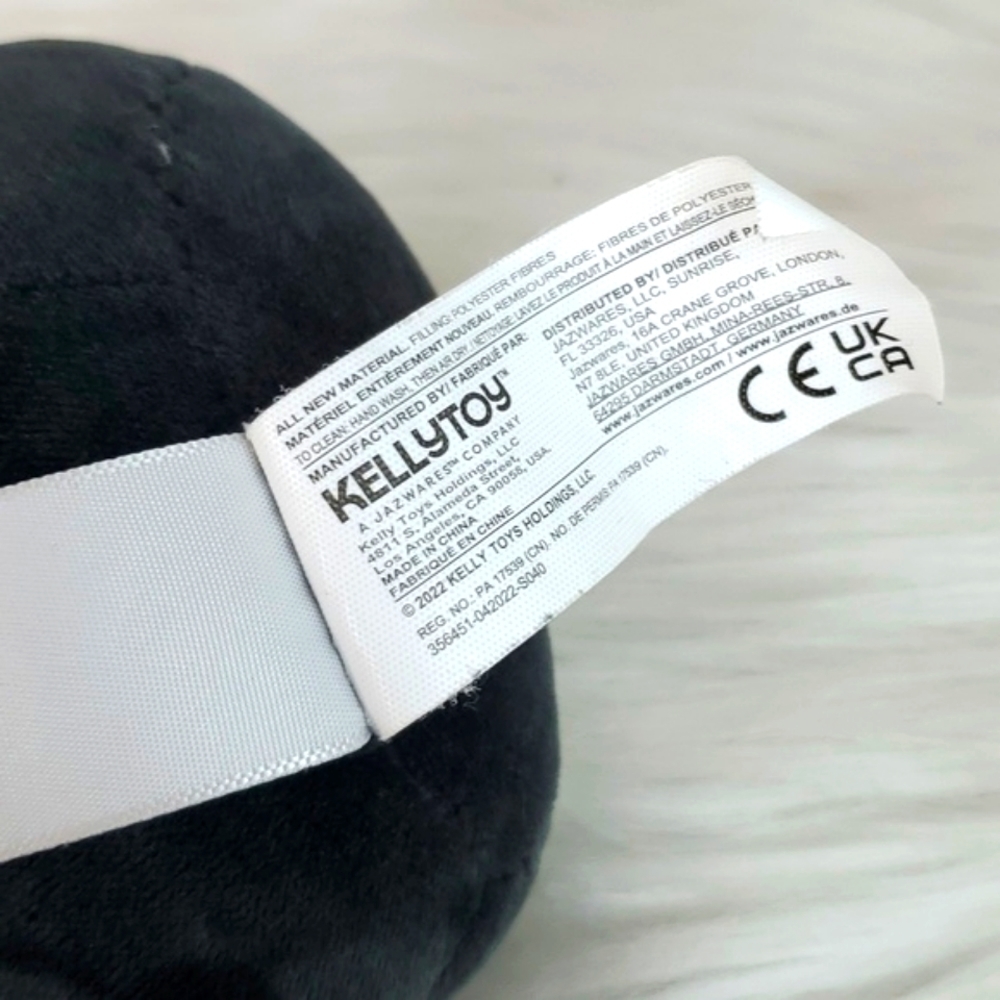 Squishmallows CANADA CHRISTMAS EXCLUSIVE Luna the Penguin Santa Plush Stuffed 5" - Picture 8 of 9